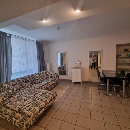 Camellia Studio Apartment & Parking Riga Exteriör bild
