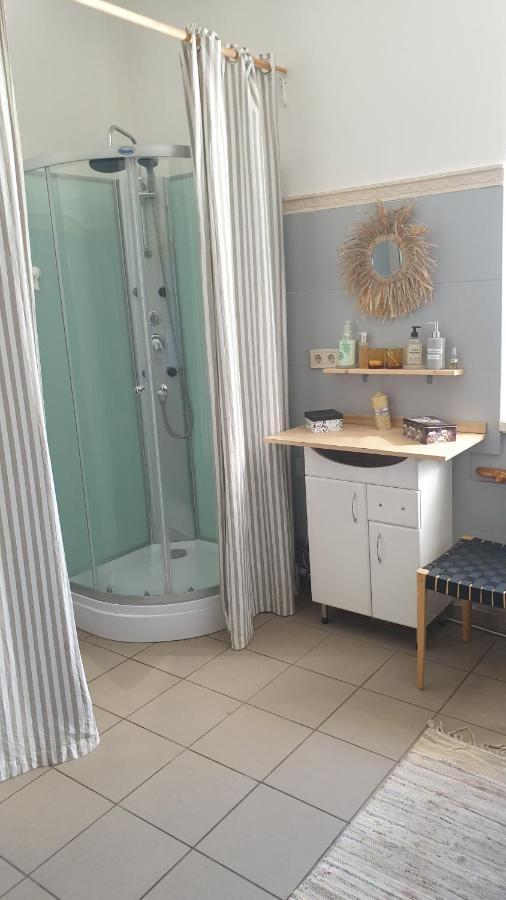 Camellia Studio Apartment & Parking Riga Exteriör bild